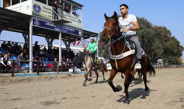 Bursa'da rahvan atlar Cumhuriyet için koştu