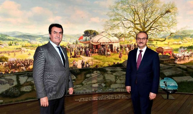 Dündar, Kocaeli Valisi Seddar Yavuz'u ağırladı