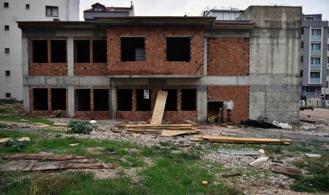 Elmasbahçeler hizmet binası yükseliyor