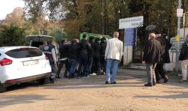 Freni boşalan minibüsün çarptığı kadın son yolculuğuna uğurlandı