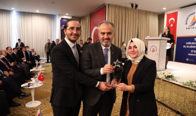 İnegöl Belediyesi ödülünü Antalya'da aldı