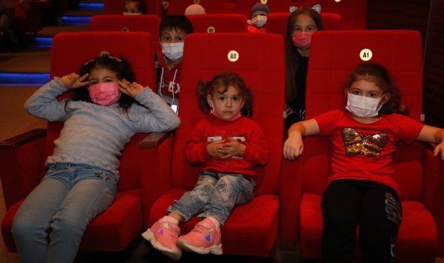 İnegöl Belediyesinin çocuk tiyatro gösterileri başladı