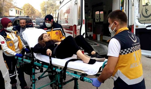 Kamyonet genç kıza böyle çarptı
