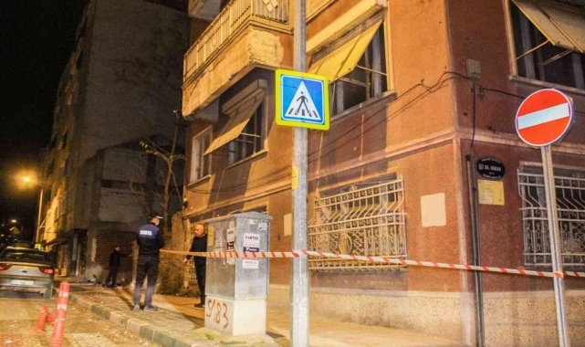 Karacabey Belediyesi ekipleri lodosa karşı gece boyunca sahadaydı