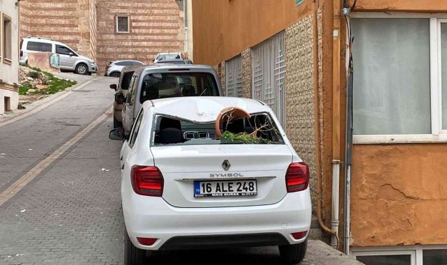 Lodos Bursa'yı uçurdu