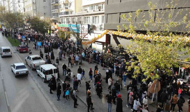 Mağaza açılışında izdiham virüsü unutturdu, polis kalabalığı dağıttı