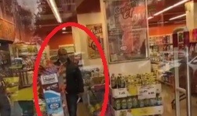 Markette bıçaklı şahıs paniği