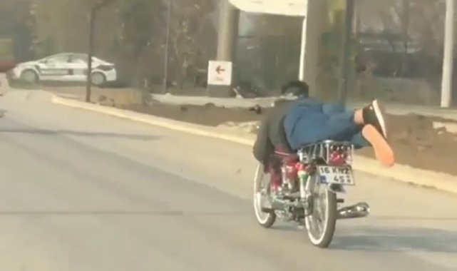 Motosikletlerin üzerine yatıp yarış yapan iki genç hapis cezasıyla yargılanacak