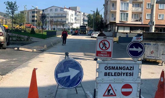 Osmangazi'de bozulan yollar asfaltla yenileniyor
