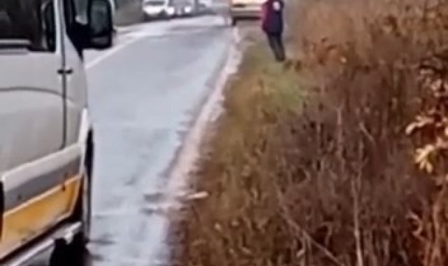 Seyir halindeki otomobil alev alev yandı