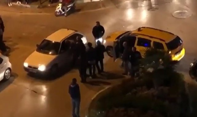 Trafikte yumruk yumruğa yol verme kavgaları kamerada