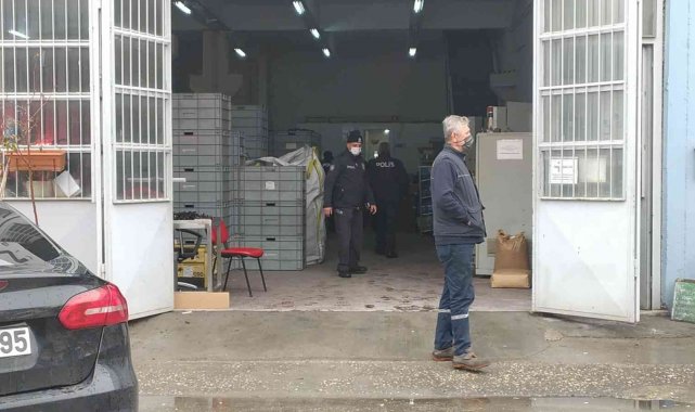 Üzerine enjeksiyon makinesi düşen işçi hayatını kaybetti
