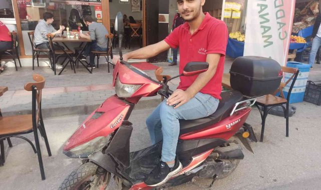 Yaşlı adam, kendisine çarpan motosiklet sürücüsüne böyle sarıldı