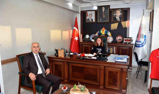 Yenişehir'e liseli başkan