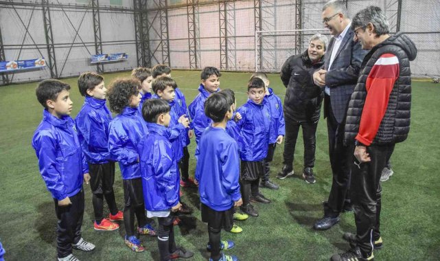 Başkan Özkan'dan altyapı sporcularına sürpriz ziyaret