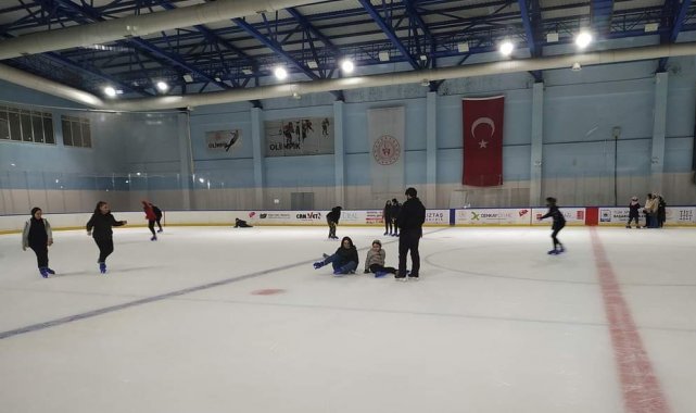 Büro Memur-Sen'den çocuklara buz pateni faaliyeti - Bursa Haberleri