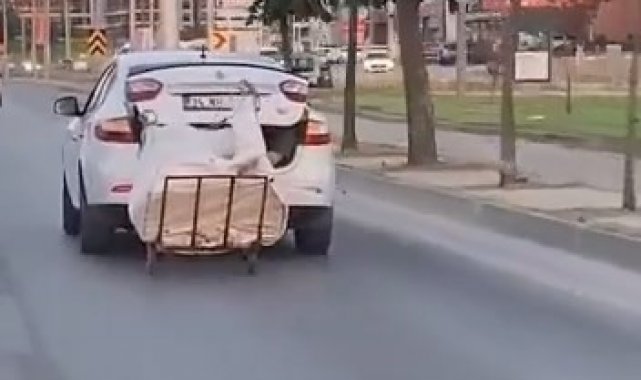 Bursa'da çekçek arabayı arabanın bagajına bağlayarak kilometrelerce ilerledi