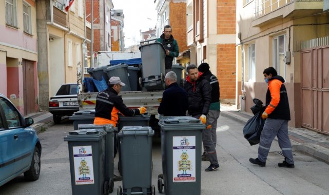 İnegöl'de her binaya çöp konteyneri dağıtılıyor