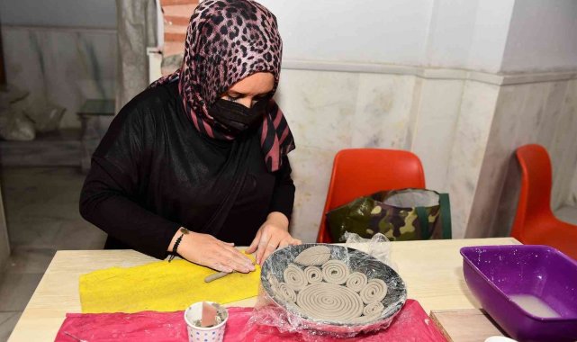 Kadın çömlek ustaları Yıldırım'da yetişiyor