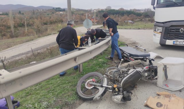 Motosiklet bariyerlere çarptı, sürücüsü yaralandı