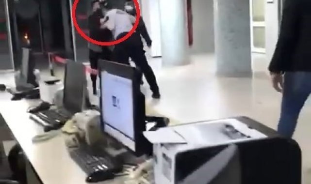 Acil servis böyle karıştı...Güvenlikçi küfrettiği gerekçesiyle hastaya böyle kafa attı
