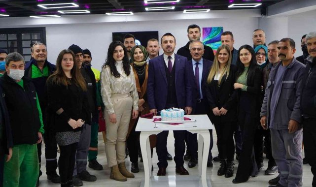 Başkan Tanır'dan belediye personellerine doğum günü sürprizi