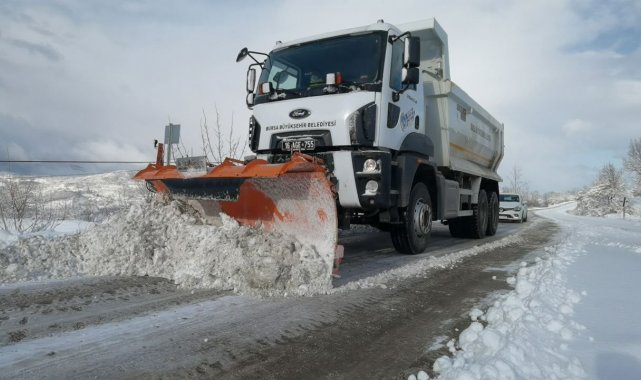 Bir metreyi bulan karlı yolları aşıp şifa dağıttılar