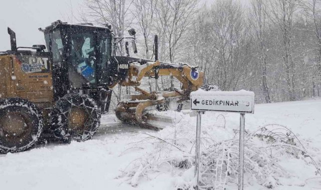 Bursa'da yoğun kar mesaisi