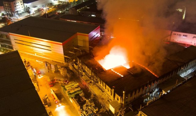 Bursa'daki kimyasal madde fabrikasındaki yangın havadan görüntülendi