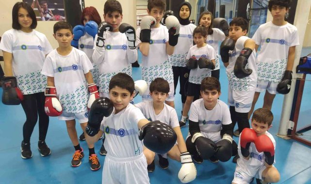 Büyükşehir Belediyesi Kış Spor Okulu'nda çocuklar spordan kopmuyor