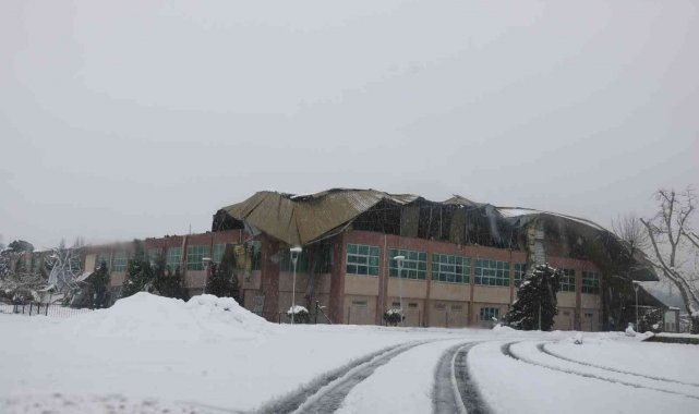 Kahramanmaraş'ta fuar alanının çatısı çöktü