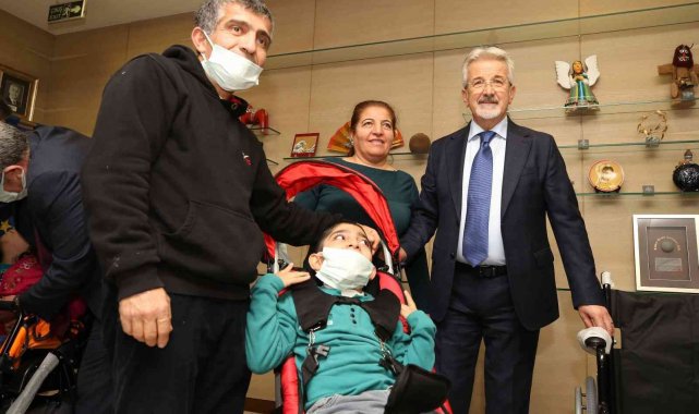 Nilüfer'de engellilere tekerlekli sandalye
