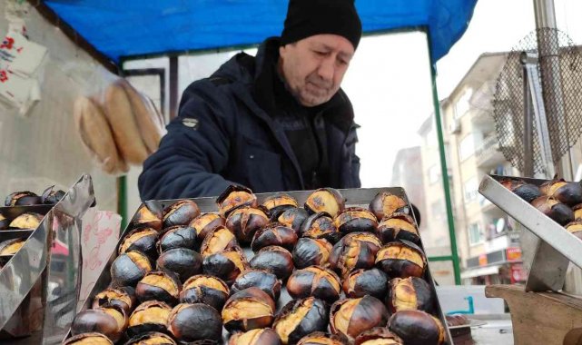 Seyyar satıcı yabancı dil öğrendi, işleri açıldı