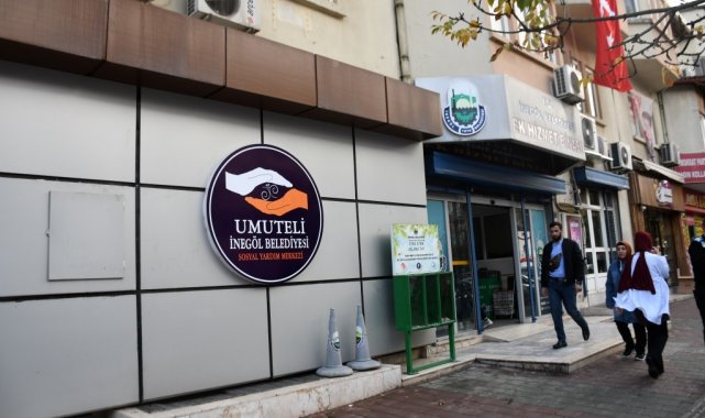 Umuteli yüz çocuğu giydirdi