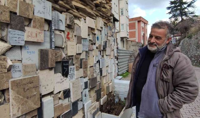 Aşıklar evin duvarlarını şiir kitabına çevirdi - Bursa Haberleri