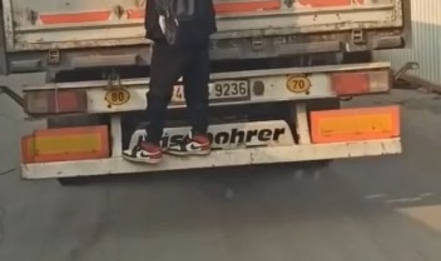 Bursa'da okula giden tehlikeli yolculuk kamerada - Bursa haberleri