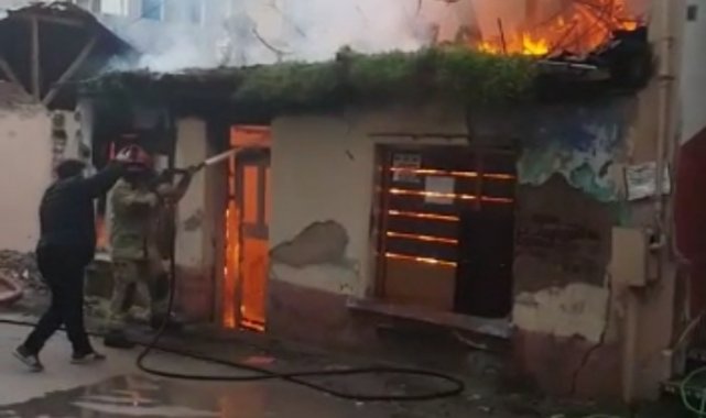 Bursa'da tek katlı ev alevlere teslim oldu - Bursa Haberleri