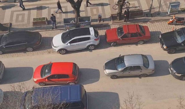 Bursa'da yolu kapatıp çiftetelli oynadılar