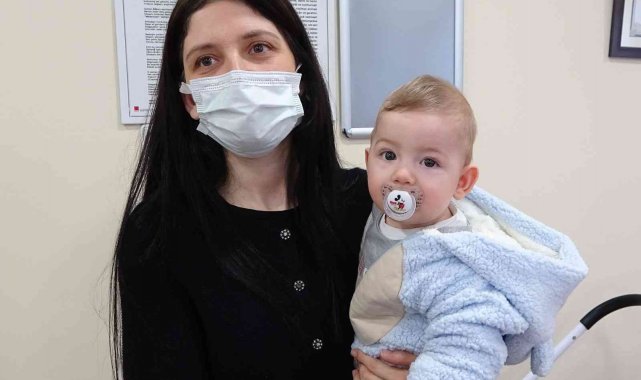 Kızı da kendisi gibi kalp hastası olan anne duygusal anlar yaşadı