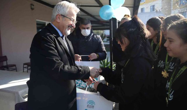 Kupa sevincini Başkan Erdem ile paylaştılar
