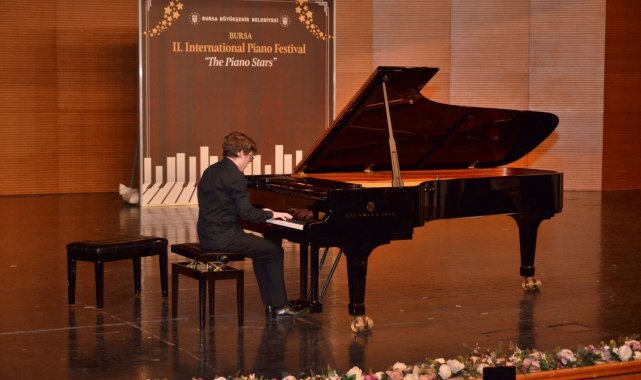 Piyanonun yıldızları Bursa'da sahne aldı