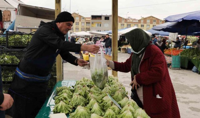 Belediye tezgahında marul 5 lira