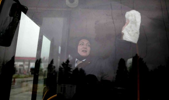 Bursa'nın kadın otobüs şoförü erkeklere taş çıkartıyor