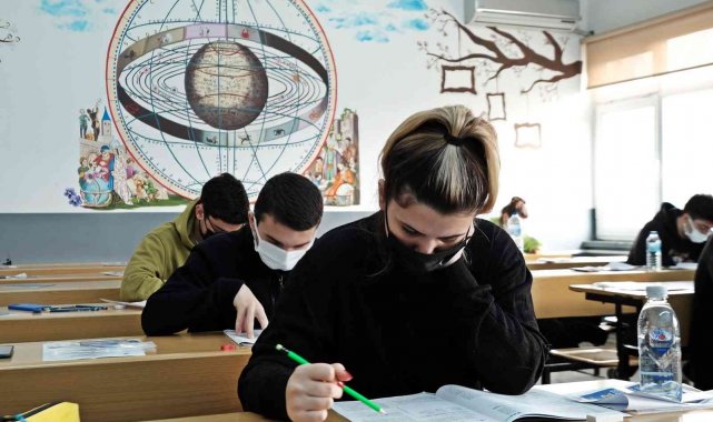 Gençler TYT provasında ter döktü