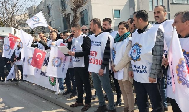 Sendikaya üye olduğu için işçinin akdine son veren fabrika önünde eylem