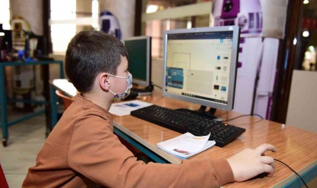 Yıldırım Belediyesi'nden çocuklara ücretsiz robotik kodlama kursu