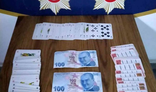 Bursa'da kumarbazlara suçüstü baskın : 10 kişiye işlem yapıldı