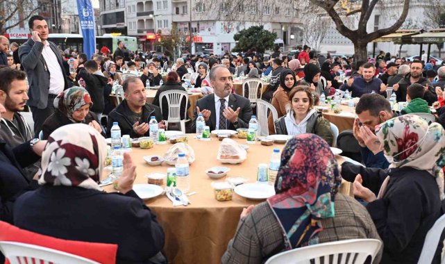 İftar sofraları Demirtaş'ta kuruldu