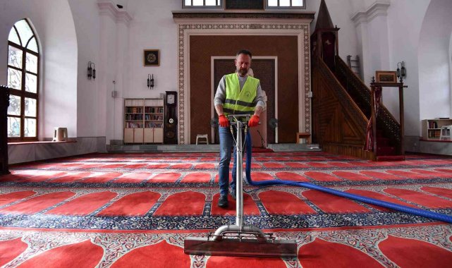 Osmangazi'nin camilerinde ramazan temizliği