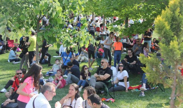 Bursa'da 30 bin kişinin katılımıyla bahar ve spor şenliği